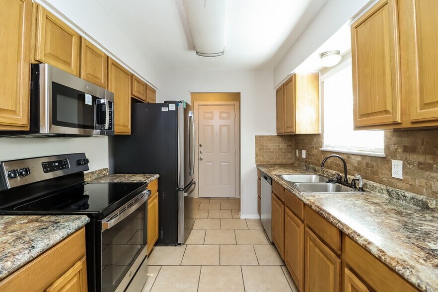 Building Photo - 428 Guadalupe Dr