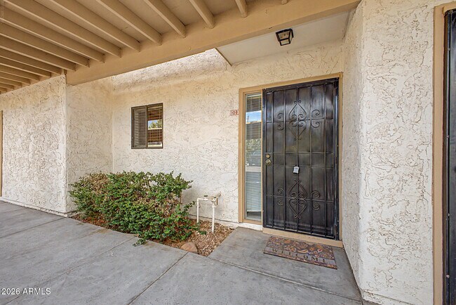 Building Photo - 709 S Power Rd