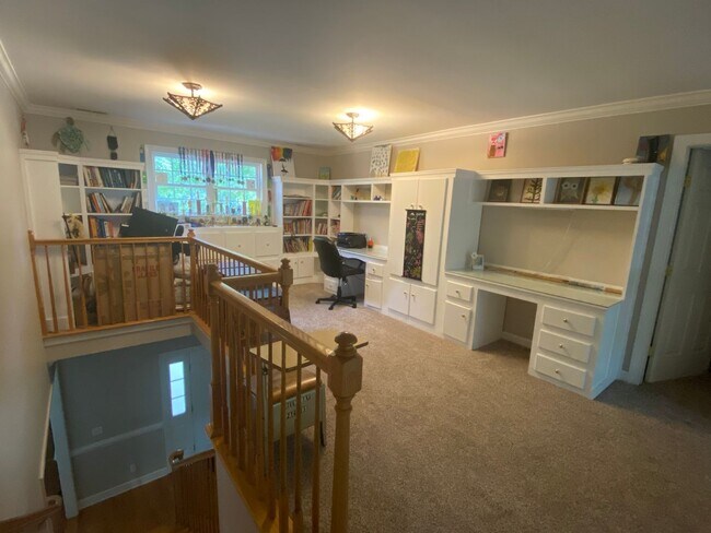 Building Photo - Beautiful Brick Home for Rent – Spacious, Bright & Welcoming