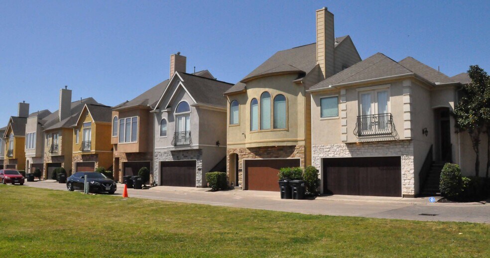 Building Photo - 6353 Richmond Ave