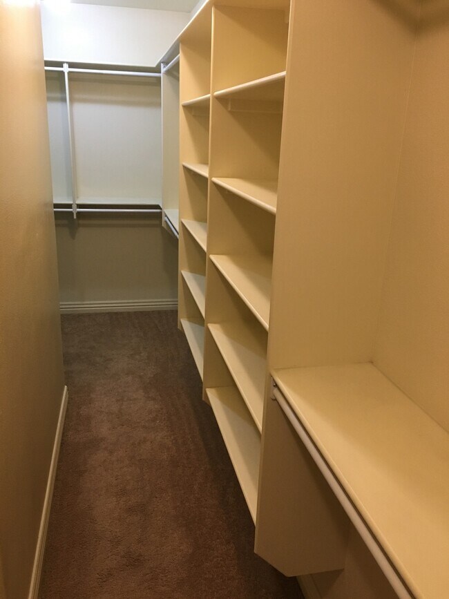 Building Photo - 4109 W Stoney Bend Dr