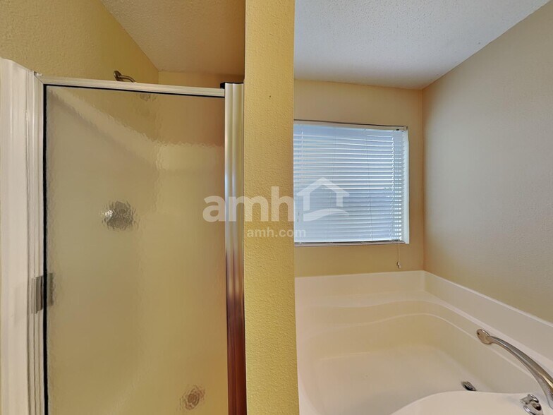 Building Photo - 897 Sunvista Dr