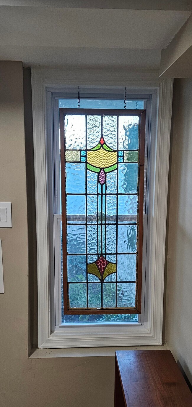 Building Photo - 4633 Kernwood Ave