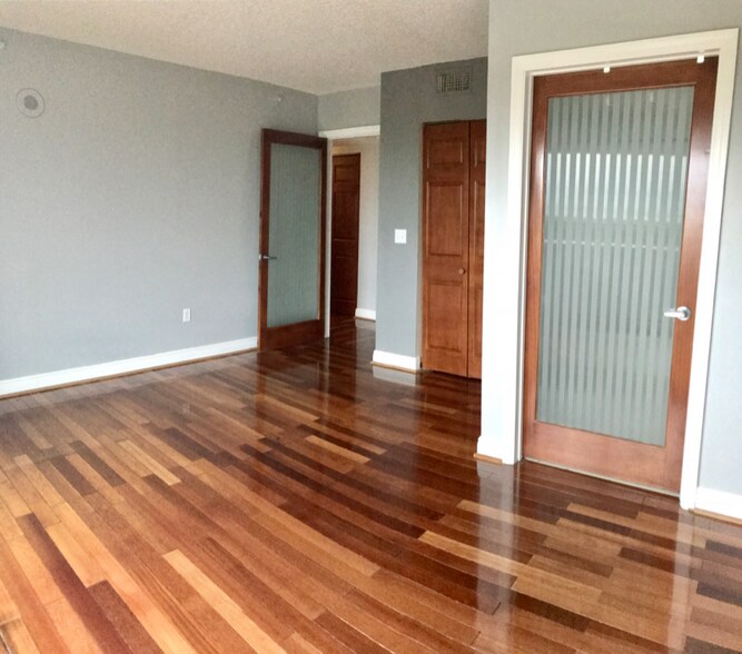 Building Photo - 3000 Coral Wy