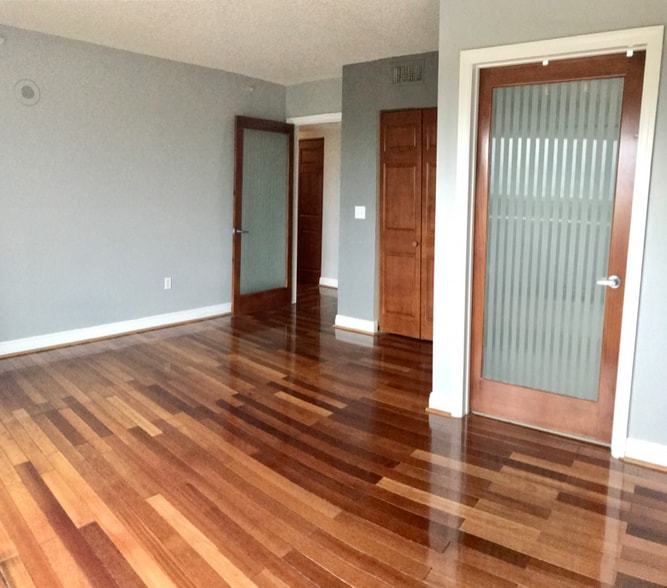 Building Photo - 3000 SW 22nd St