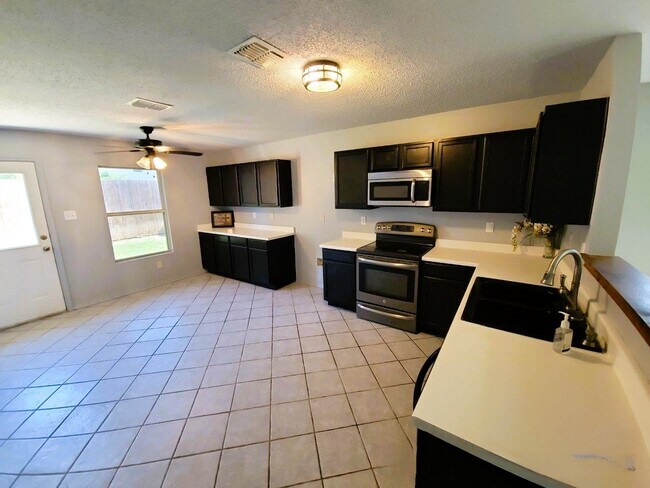 Building Photo - 1330 Blazing Star Trail