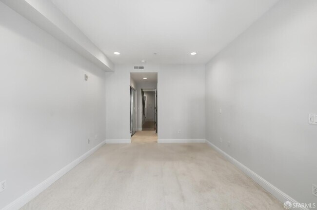 Building Photo - 425 14th St