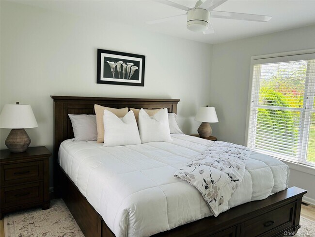 Building Photo - 465 Tarpon Dr