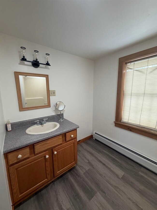 Building Photo - 211 Main St