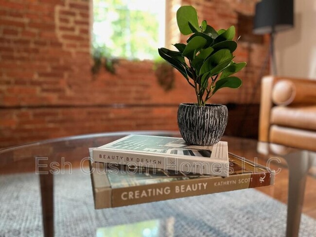 Building Photo - 437 W Grant St