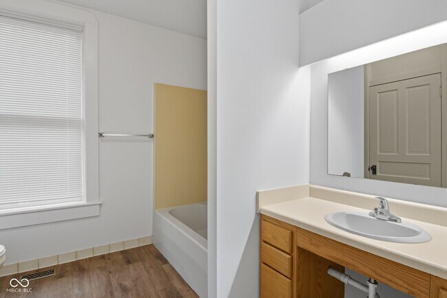 Building Photo - 1448 N Illinois St