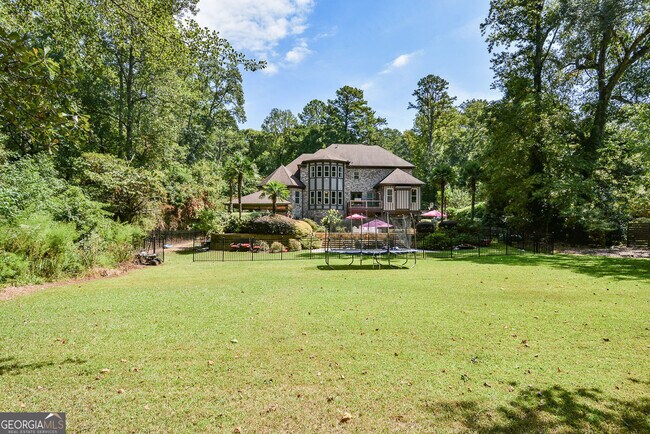 Building Photo - 2210 Spalding Dr
