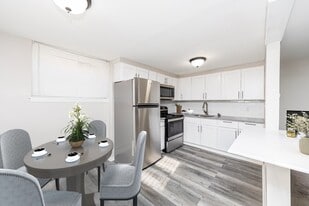 Kitchen - Cameo Court Apartments