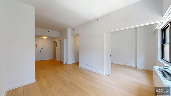 Primary Photo - 222 E 39th St