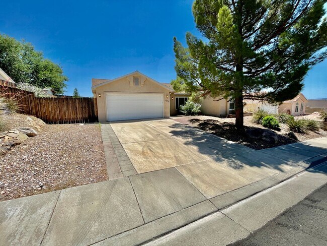 Building Photo - Adorable 3-BR Home in Red Cliffs Area