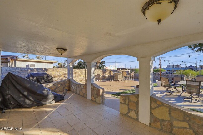 Building Photo - 6116 Navajo Ave