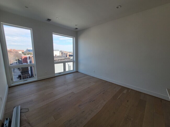 Building Photo - Gorgeous and Affordable Condo