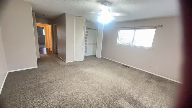 Building Photo - Beautiful Home with Golf course Views