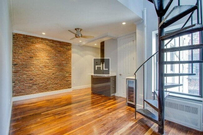 Primary Photo - Lexington Avenue