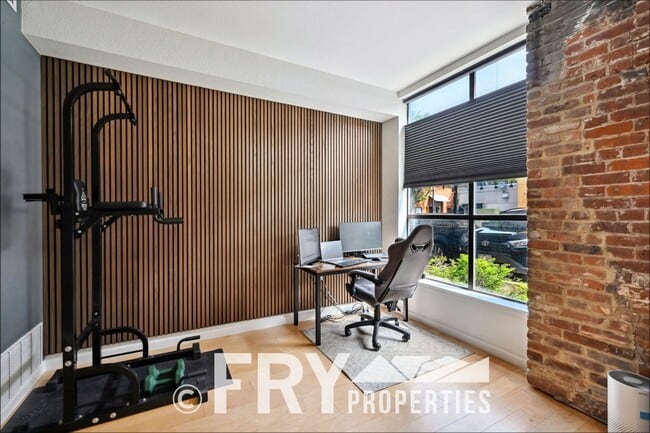 Building Photo - Spacious 1 bedroom Main Floor Condo in RiNo