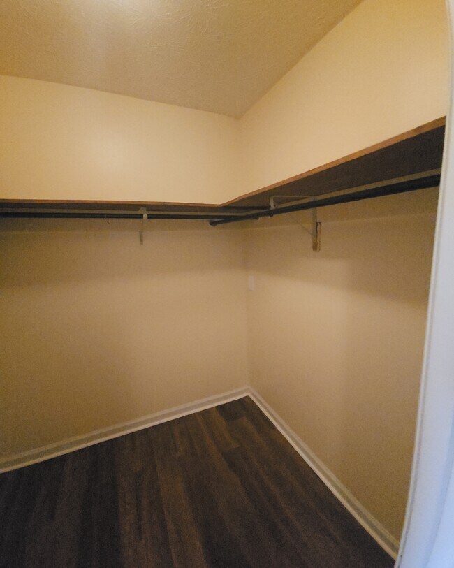 Building Photo - 5727 Lexington Dr