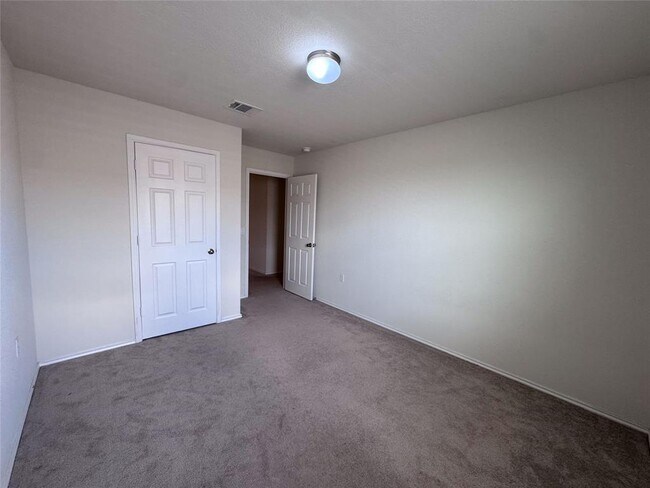 Building Photo - 11905 Reindeer Dr