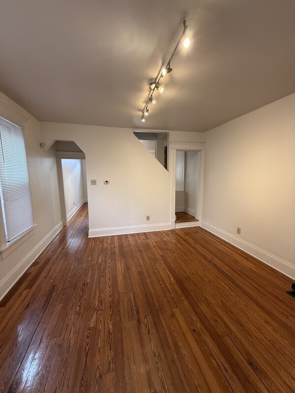 Building Photo - 458 E Sycamore St