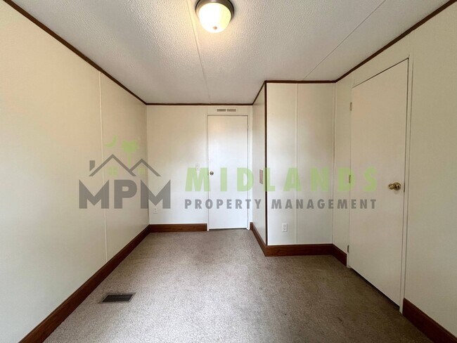 Building Photo - 575 Forts Pond Rd