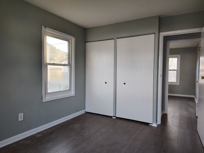 Building Photo - 434 Kenyon Ave