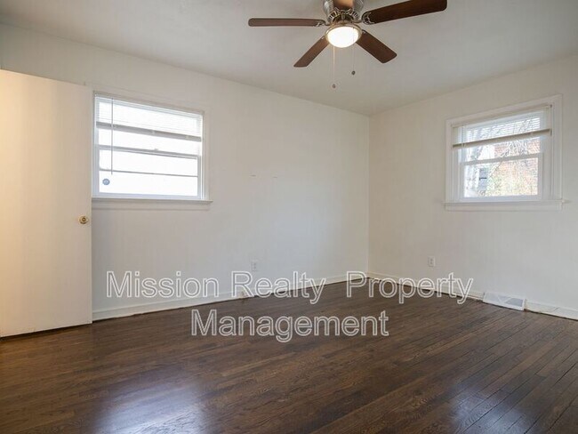 Building Photo - 3012 Glenan Dr