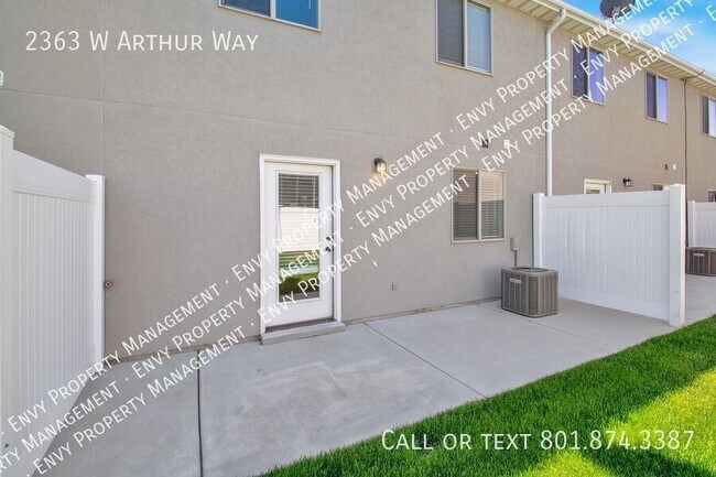 Building Photo - 2363 Arthur Way