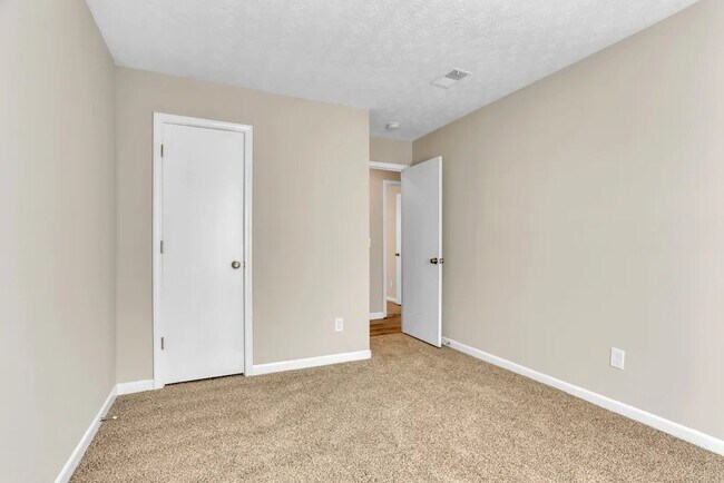 Building Photo - 3728 Adamsville Dr SW