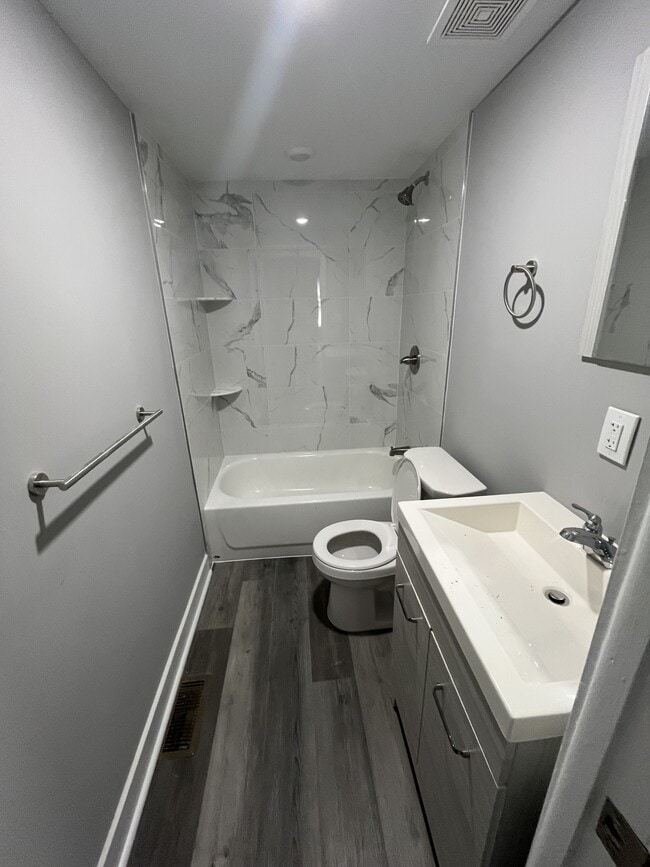 Building Photo - 3030 W 2nd St