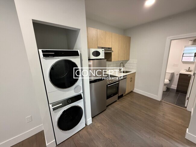 Building Photo - 270 Newbury St