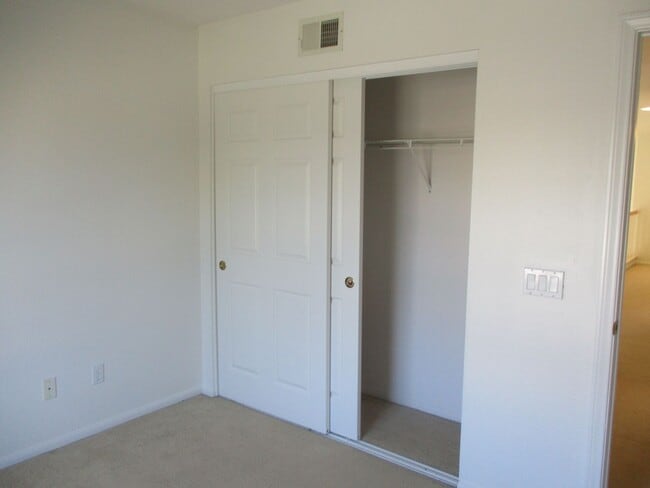 Building Photo - Desirable & spacious Sabre Springs 5 bedro...