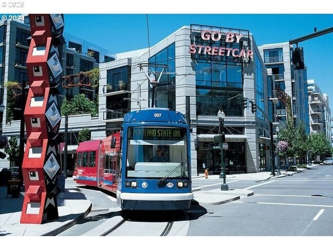 Building Photo - Modern Waterfront Living at The McCormick Pier! Call TODAY to schedule a tour! 503-664-4101