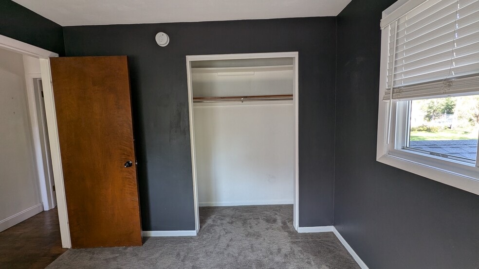 Building Photo - 206 Elm Ln