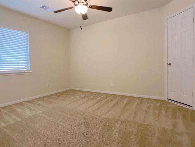 Building Photo - 27519 Gracefield Ln