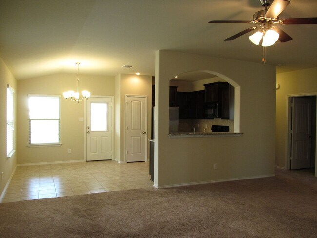 Building Photo - 3 BEDROOM NEAR STILLHOUSE HOLLOW LAKE
