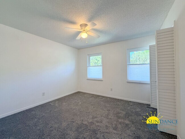 Building Photo - Charming 2BR townhome just steps from beautiful Cinco Bayou in Fort Walton Beach!