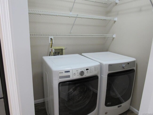 Building Photo - 6269 Bell Gables