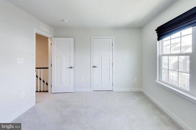 Building Photo - 11330 Meridian Hill Way