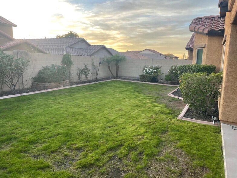 Building Photo - 10743 W Desert Elm Ln