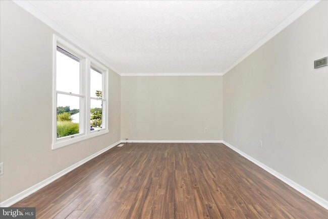 Building Photo - 207 Contour Rd