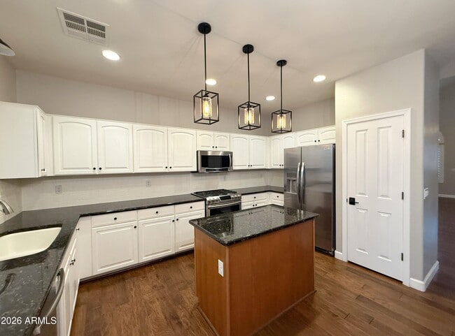 Building Photo - 11225 E Sylvan Ave