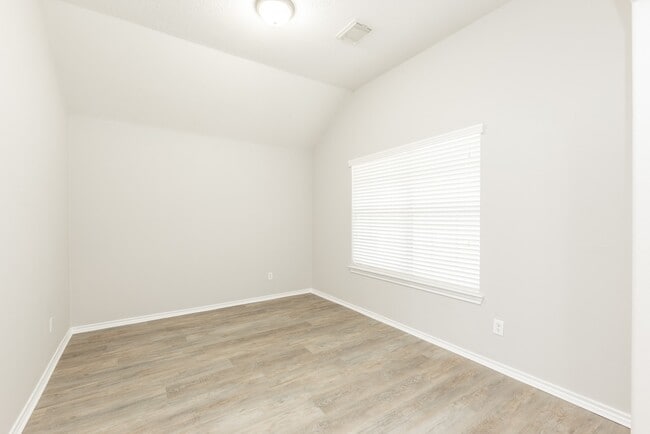 Building Photo - 24502 Drakefield Ct