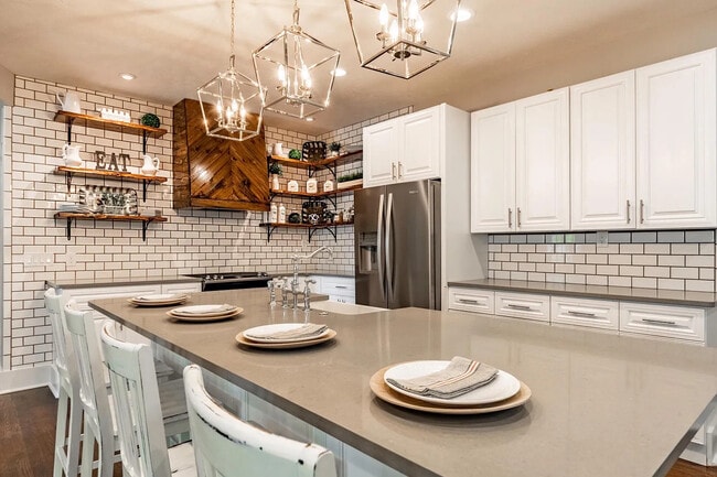 Primary Photo - 304 N 43rd St