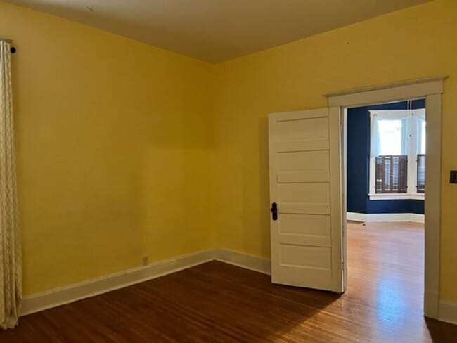 Building Photo - Charming Single Family Home with detached ...