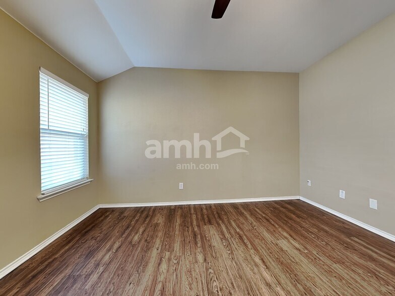 Building Photo - 313 Highland Valley Ct