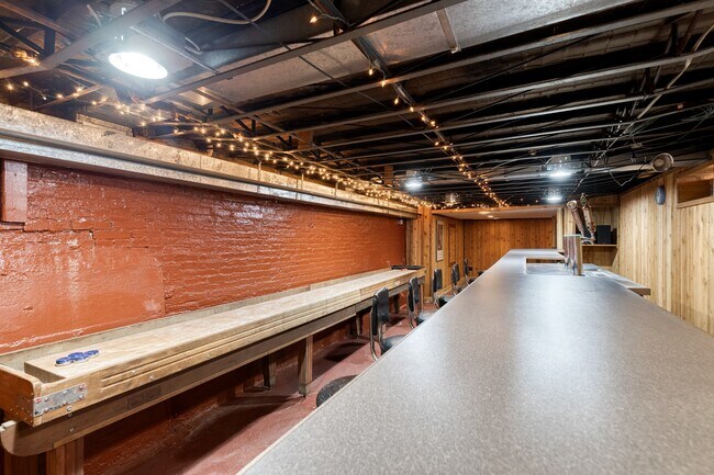 Building Photo - 447 Gittings St